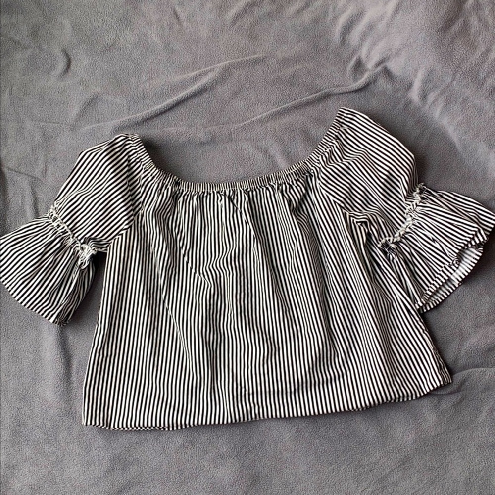 Off the shoulder half sleeve shirt